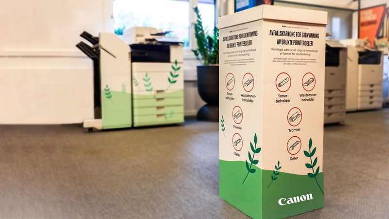 Miljøvennlig returordning med innsamlingsboks for toner og forbruksartikler