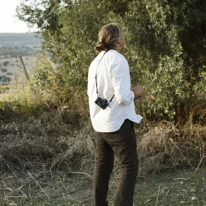 Canon PowerShot G1 X Mark III Am Tragegurt befestigte Kamera