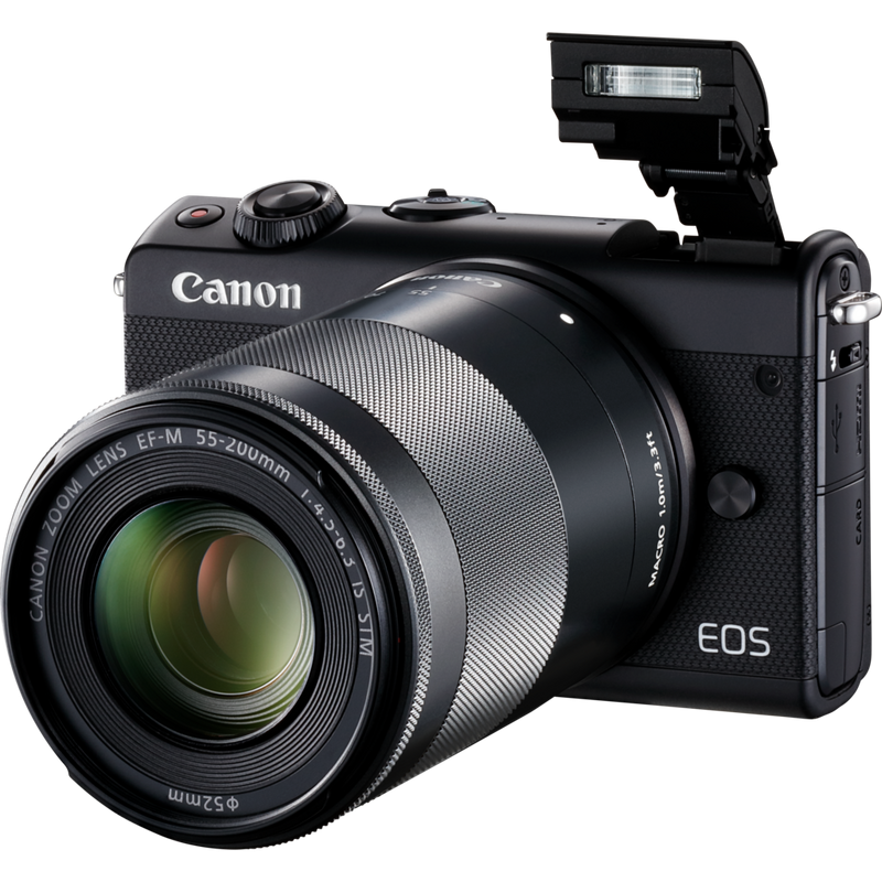 Canon EOS M100 Schwarz + EF-M 15-45mm IS STM Objektiv Schwarz + EF-M 55-200mm IS STM Objektiv Schwarz Produkt Diagonale Ansicht mit internem Blitz und 55-200mm Objektiv