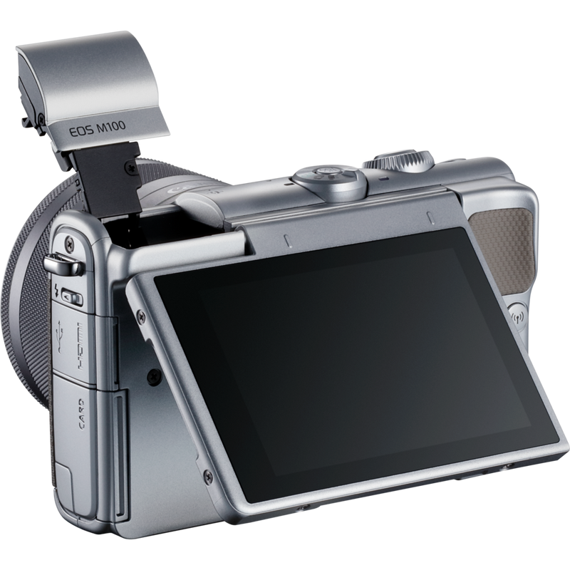Canon EOS M100 Grau + EF-M 15-45mm f/3.5-6.3 IS STM Objektiv Silber Produkt Diagonale Ansicht mit internem Blitz und klappbarem Display von hinten