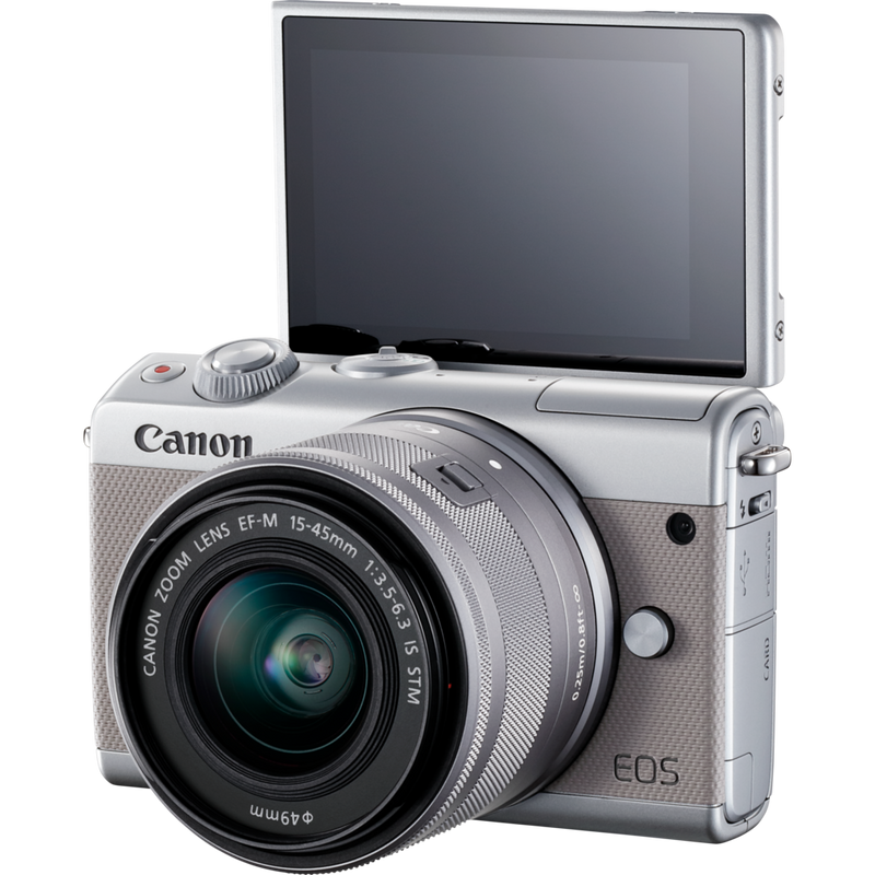 Canon EOS M100 Grau + EF-M 15-45mm f/3.5-6.3 IS STM Objektiv Silber Produkt Diagonale Ansicht mit klappbarem Display