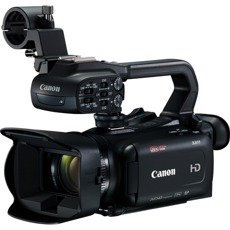 Canon XA11 Camcorder Produkt Rückansicht von links mit ausgeklapptem Bildschirm auf einem Stativ