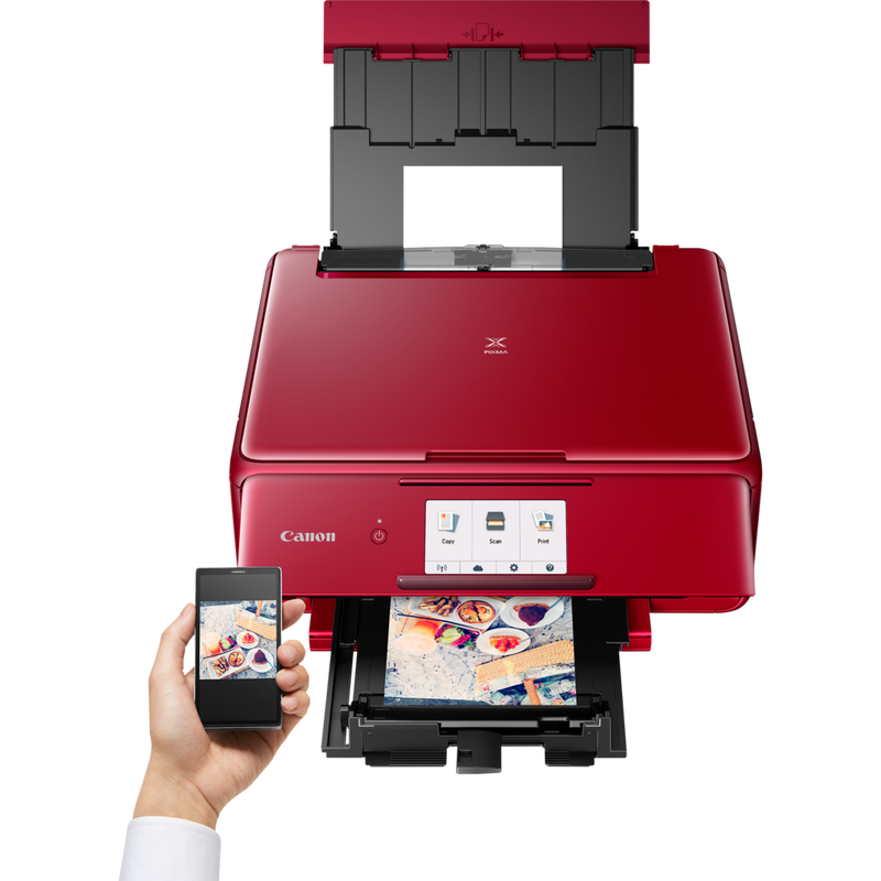 Canon PIXMA TS8152 – Rot Produkt Vorderansicht mit einer Person, die von einem Smartphone aus druckt