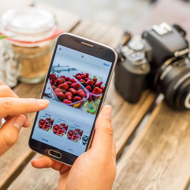 Canon EOS 200D Schwarz + EF-S 18-55mm 1:3,5-5,6 III Objektiv Verwenden der Canon Camera App