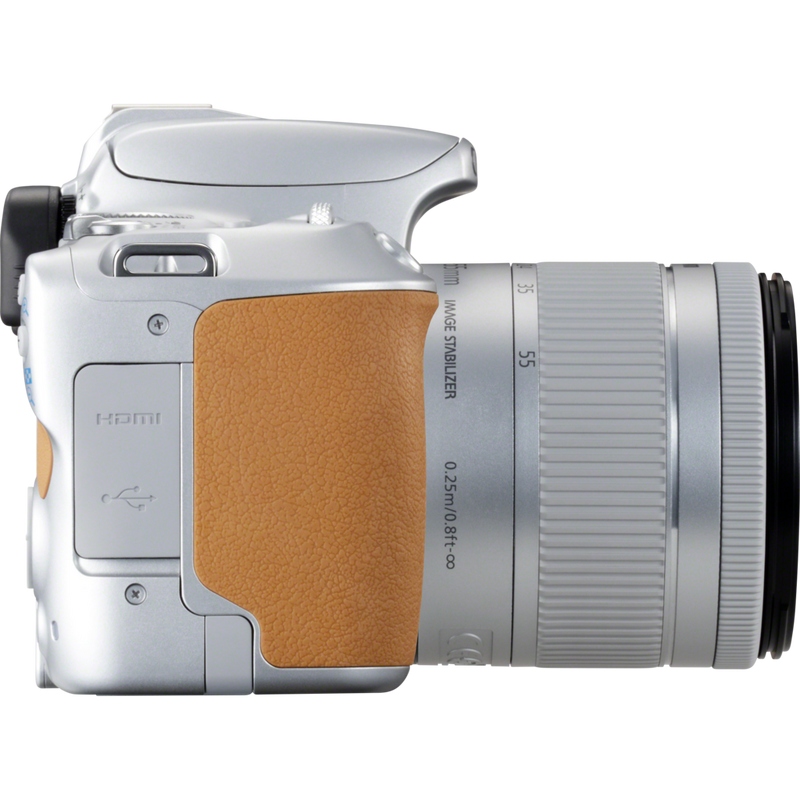 Canon EOS 200D Silber + EF-S 18-55mm 1:4-5,6 IS STM Objektiv Silber Produkt Ansicht von links