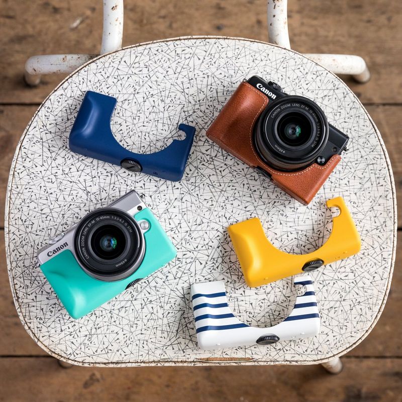 Canon EOS M100 Gehäuse – Weiß 0 Die Kameras mit bunten Schutzkappen an der Vorderseite