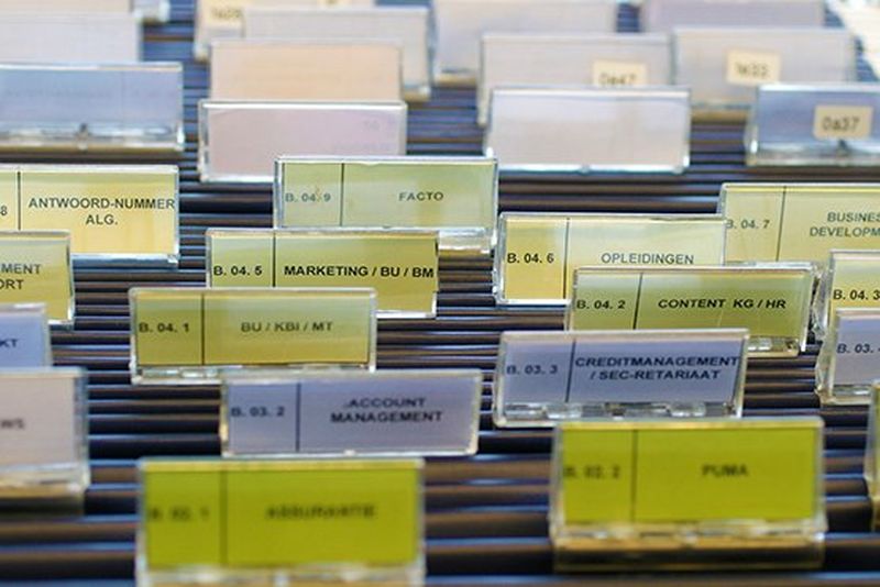 Orange kasse med teksten dokumenthåndtering & automatisering skrevet