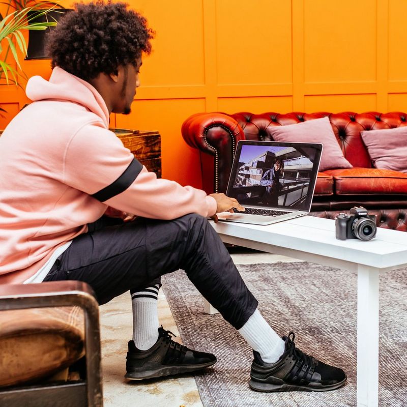 Canon EOS M50 Schwarz + EF-M 15-45mm IS STM Objektiv Schwarz 0 Drahtloses Hochladen der Bilder von der Kamera auf einen Laptop