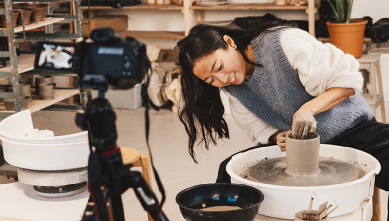 Realizuj profesjonalne transmisje live