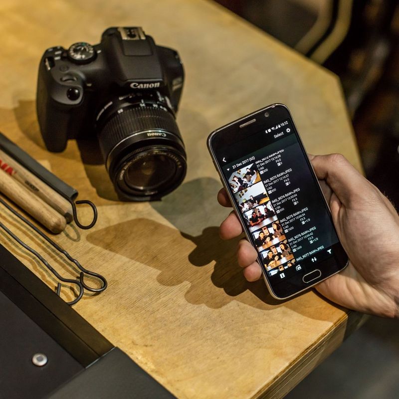 Canon EOS 2000D + EF-S 18-135mm Objektiv Produkt Lieferumfang