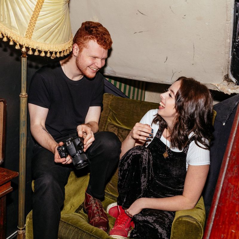 Canon EOS 2000D + EF-S 18-55mm IS II Objektiv Produkt Vorderansicht