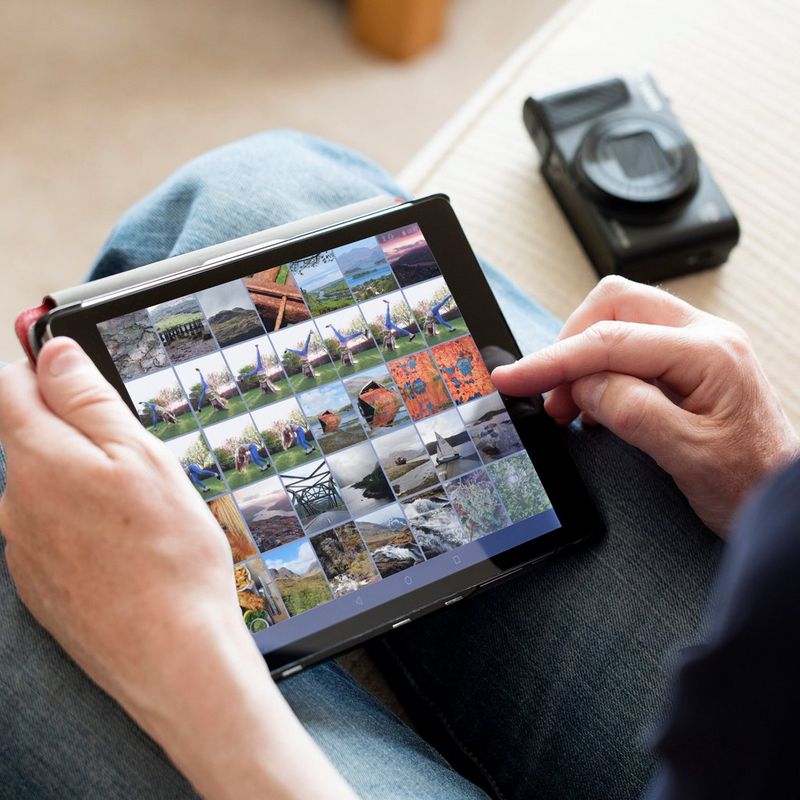 Canon PowerShot SX740 HS Lite Edition – Schwarz Foto, das mit einem iPad synchronisiert wird