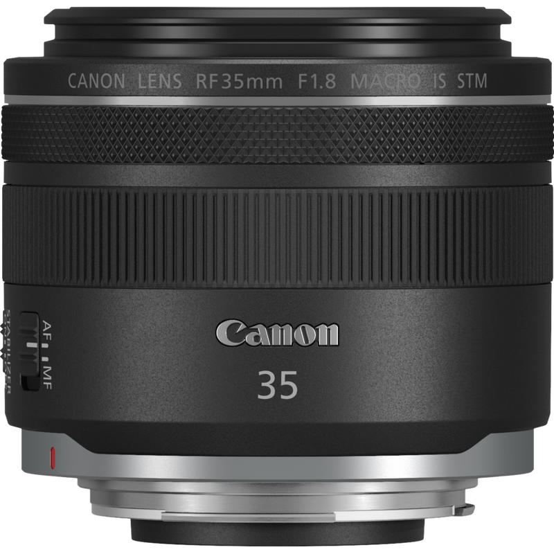 Canon RF 28-70mm F2L USM Ein Mann, der eine Kamera hält