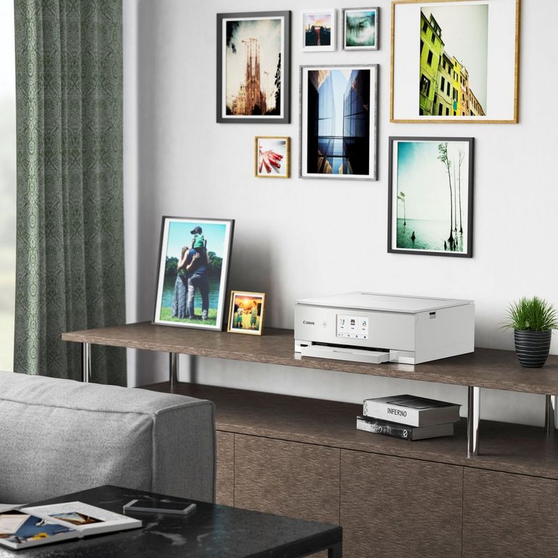 Canon PIXMA TS8251 Multifunktionssystem, Weiß Auf einem Tisch