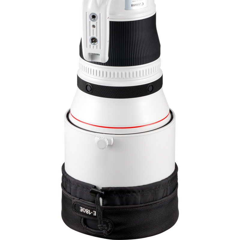 Canon E-180E Objektivdeckel Produkt Seitenansicht bei Anbringung an ein vollständig sichtbares Objektiv