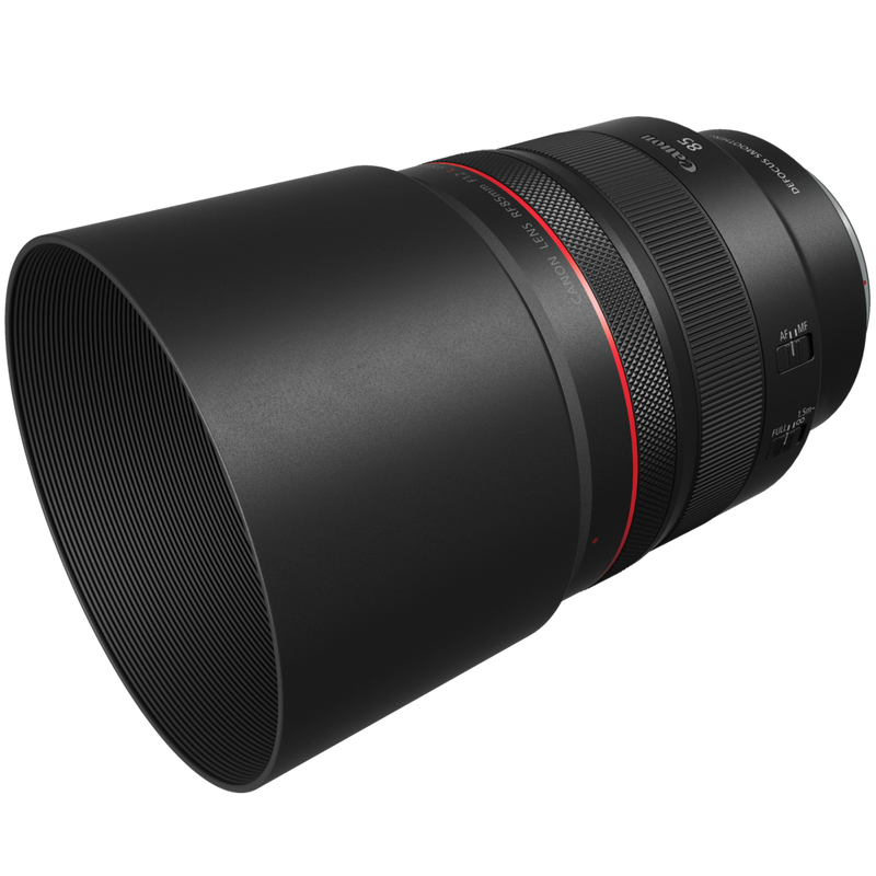 Canon RF 85mm F1.2L USM DS Objektiv Produkt Diagonale Ansicht mit Streulichtblende