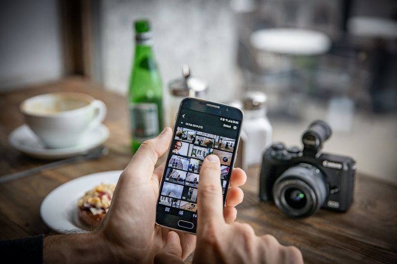 Canon EOS M6 Mark II Gehäuse 0 Durchschauen der Bilder auf einem Smartphone