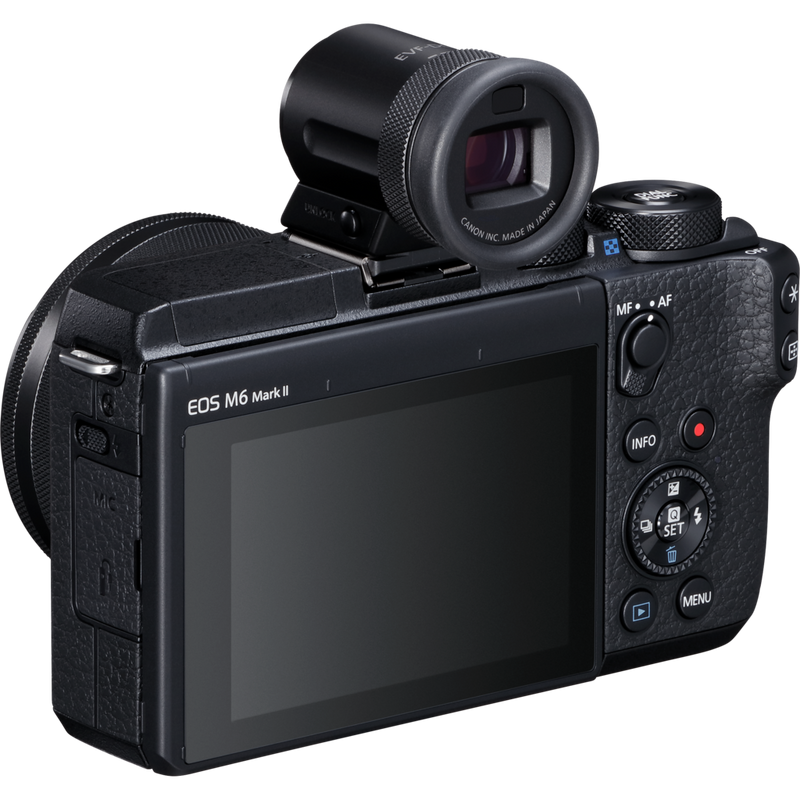 Canon EOS M6 Mark II + EF-M 15-45mm IS STM Objektiv + Elektronischer Sucher Produkt Diagonale Ansicht von hinten