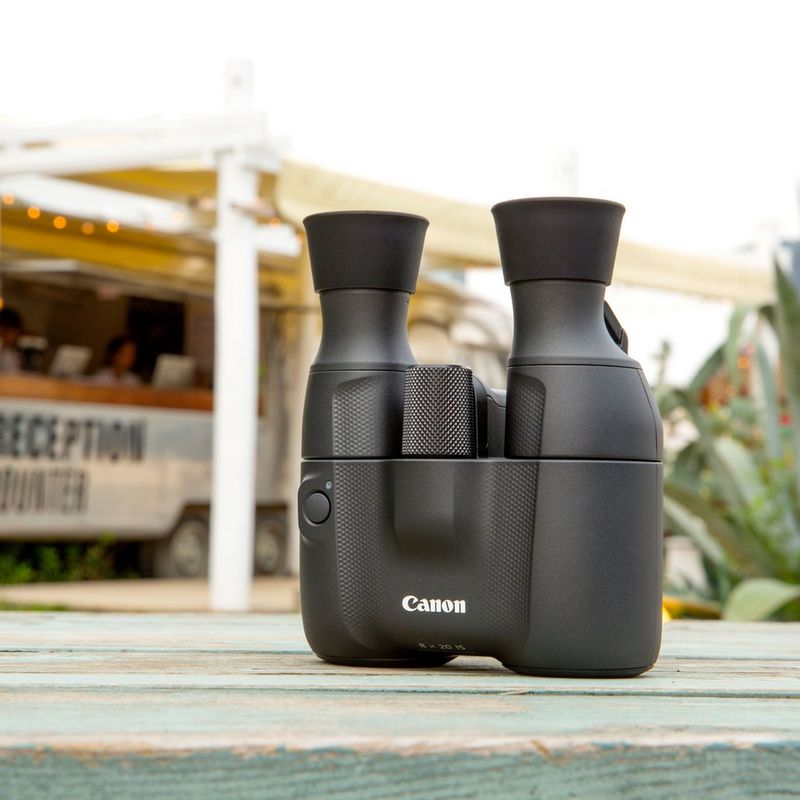 Canon 8x20 IS Fernglas Ansicht des Fernglases auf dem Boden von oben