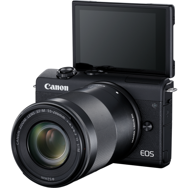 Canon EOS M200 Gehäuse, Schwarz + EF-M 15-45mm + EF-M 55-200mm Produkt Diagonale Vorderansicht mit klappbarem Display