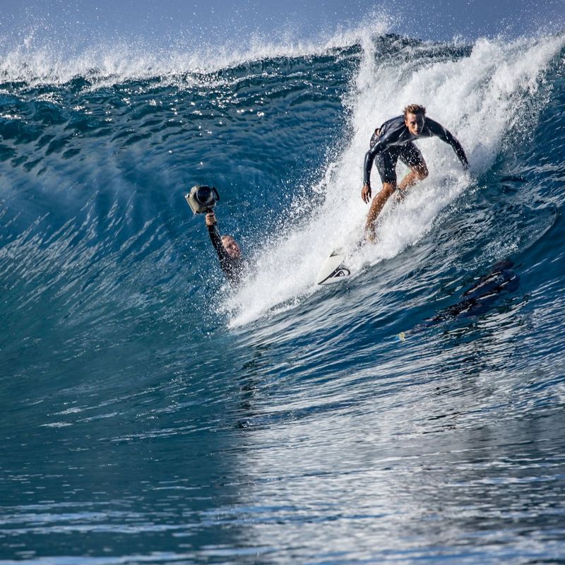 Canon EOS-1D X Mark III Gehäuse Foto eines Manns beim Surfen