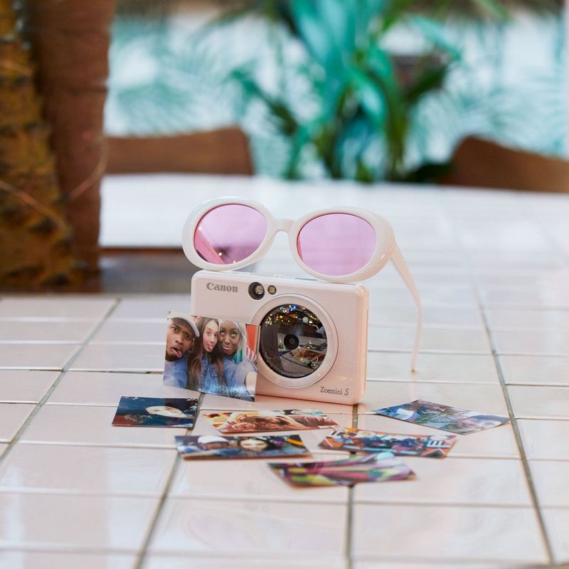 Canon Zoemini S Sofortbildkamera und Mini-Fotodrucker, Perlweiß Produkt mit Sonnenbrille