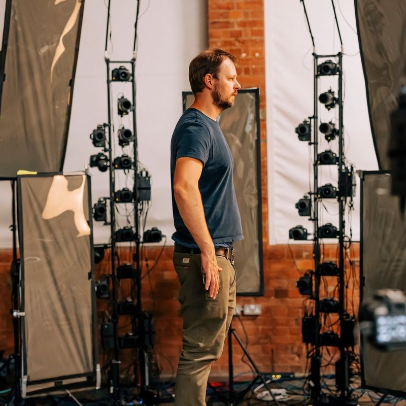 Scan the subject with multiple pictures