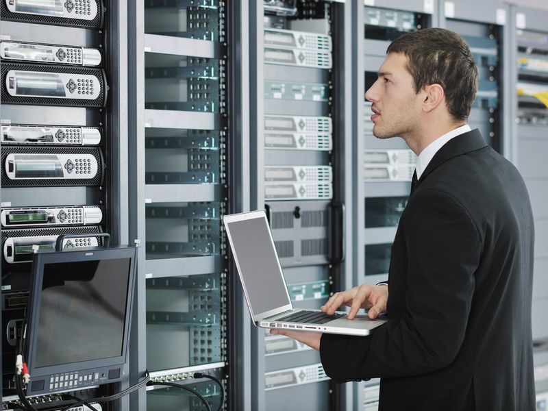 VOTRE PARTENAIRE INFORMATIQUE