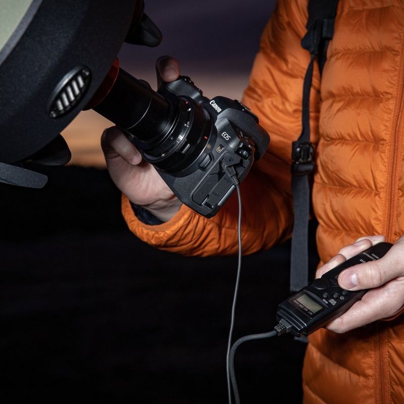 Canon EOS Ra Astrofotografie Kameragehäuse 0 Die an einem Teleskop angebrachte Kamera