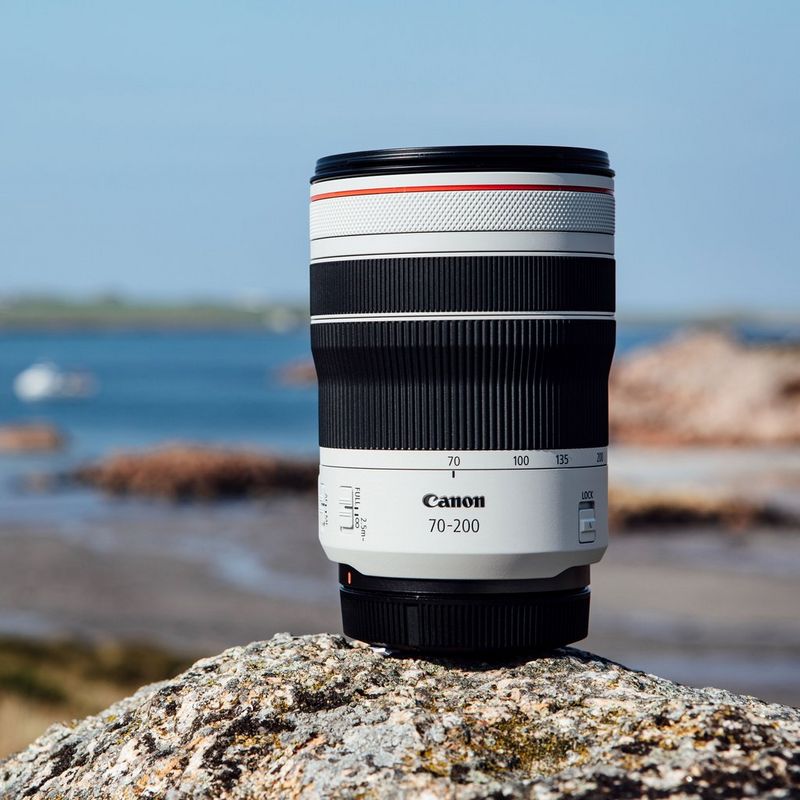Canon RF 70-200mm F4L IS USM Objektiv Das Objektiv auf einem Felsen