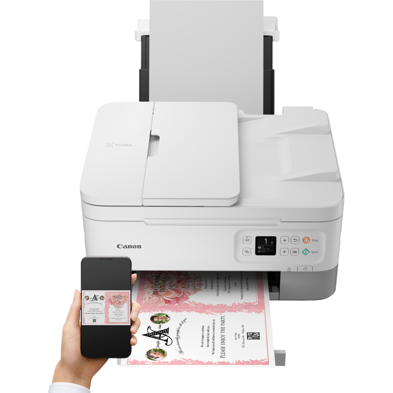 Canon PIXMA TS7451 Tintenstrahl-Multifunktionssystem, Weiß Produkt Vorderansicht mit einer Person, die von einem Smartphone aus druckt