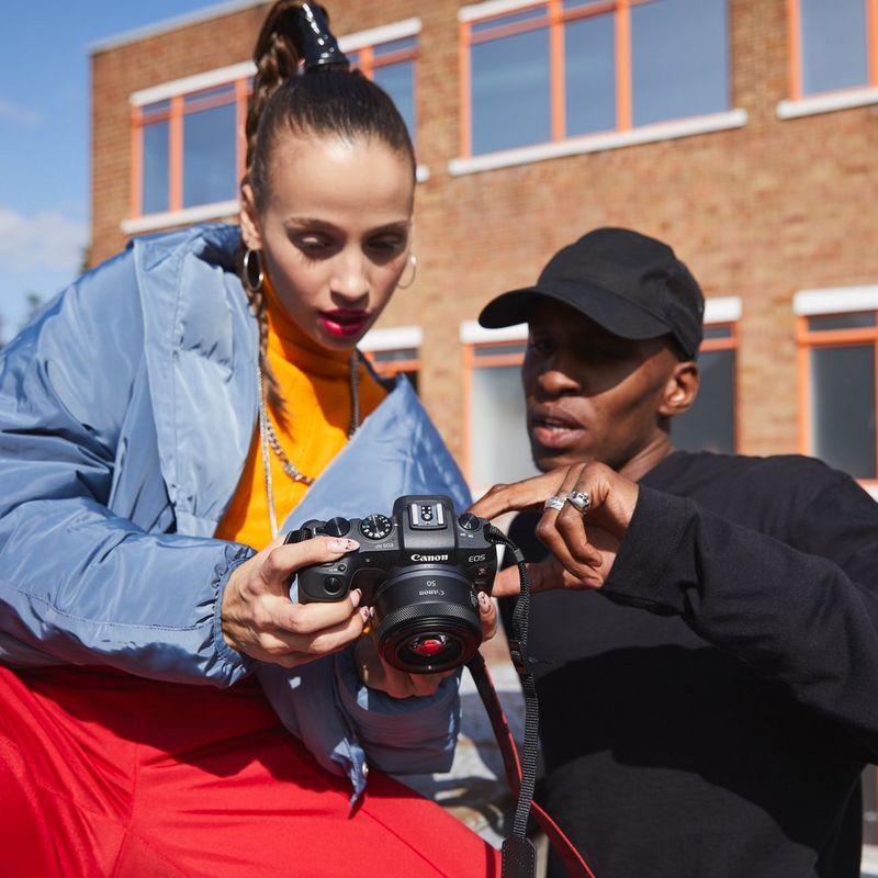 Canon RF 50mm F1.8 STM Objektiv Durchsehen der Bilder auf einer Kamera