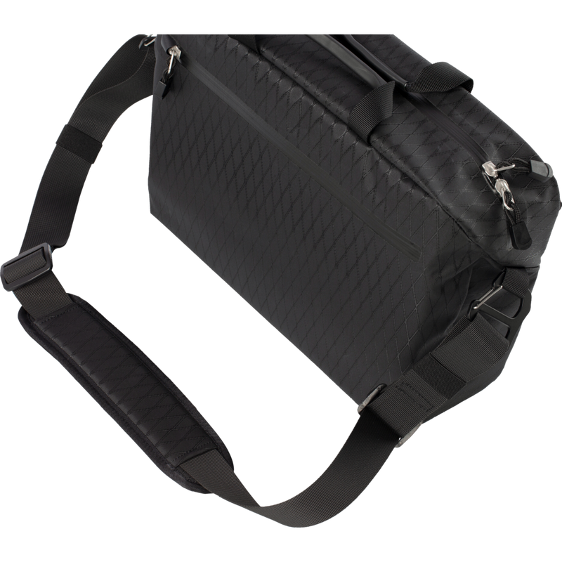 4546V325_Shoulder-Bag-14L-Black_04