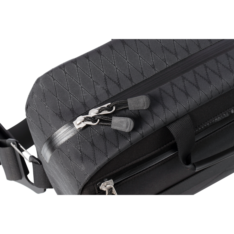 4546V325_Shoulder-Bag-14L-Black_07