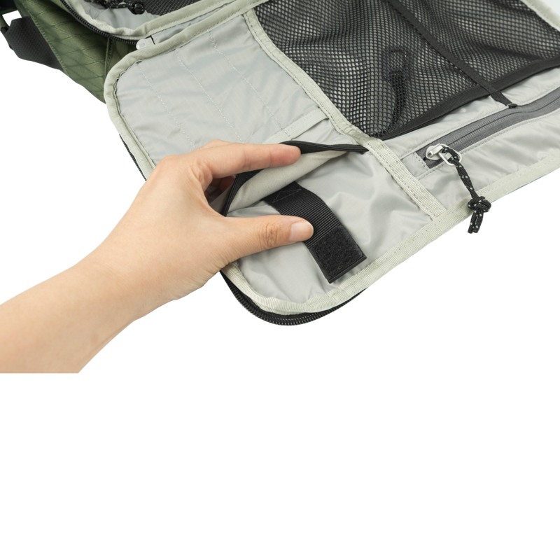 4546V326_Convertible-Backpack-14-inches-Green_15