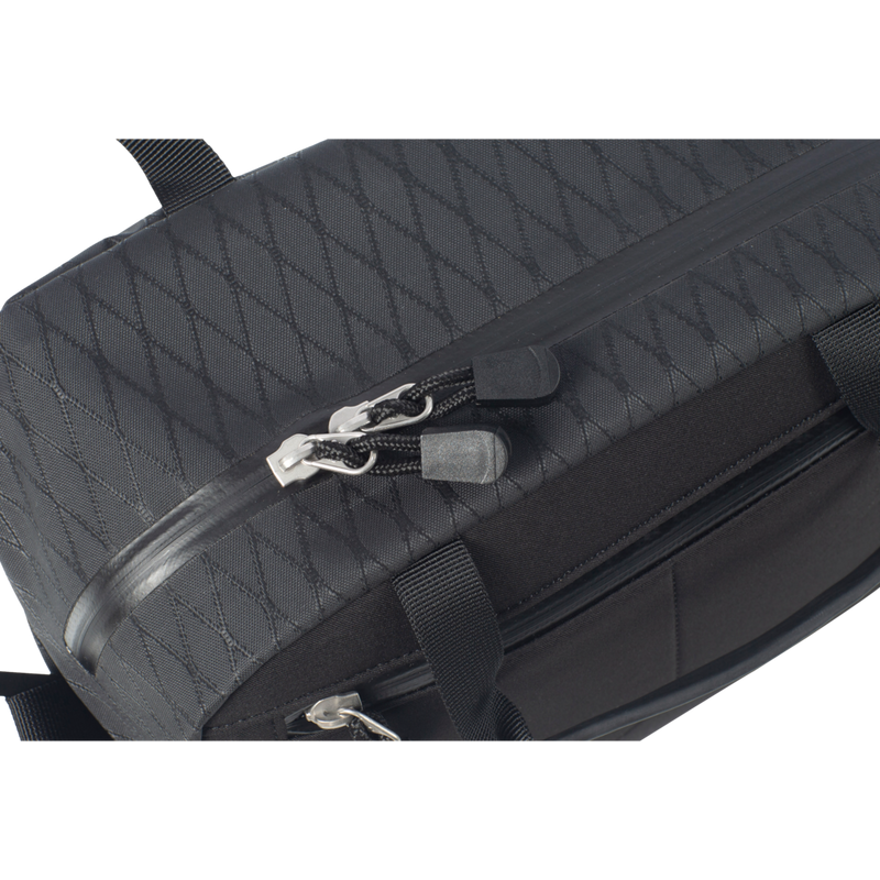 4546V327_Shoulder-Bag-9L-Black_05