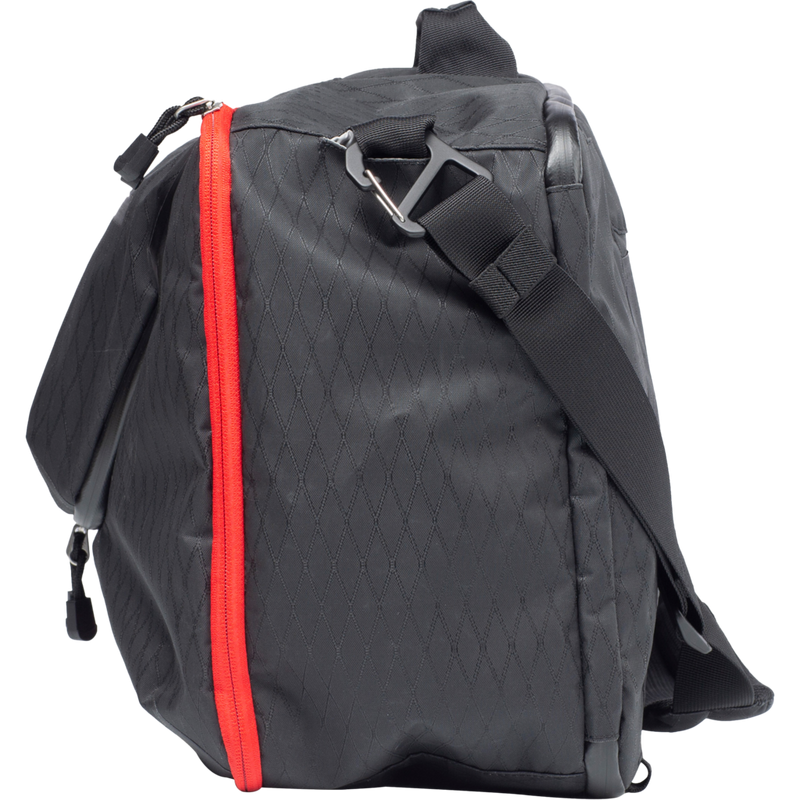 4546V328_Convertible-Backpack-16-inches-Black_04