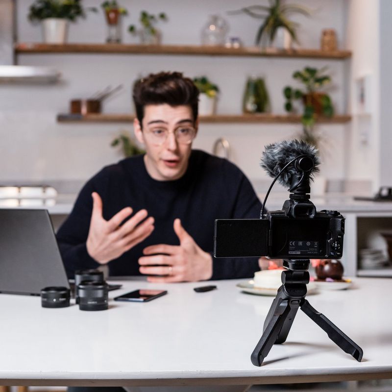 Canon EOS M50 Mark II spiegellose Kamera, Schwarz + EF-M 15-45mm f/3.5-6.3 IS STM Objektiv, Graphit-Grau 0 Aufnehmen eines Videos mit einem Stativ