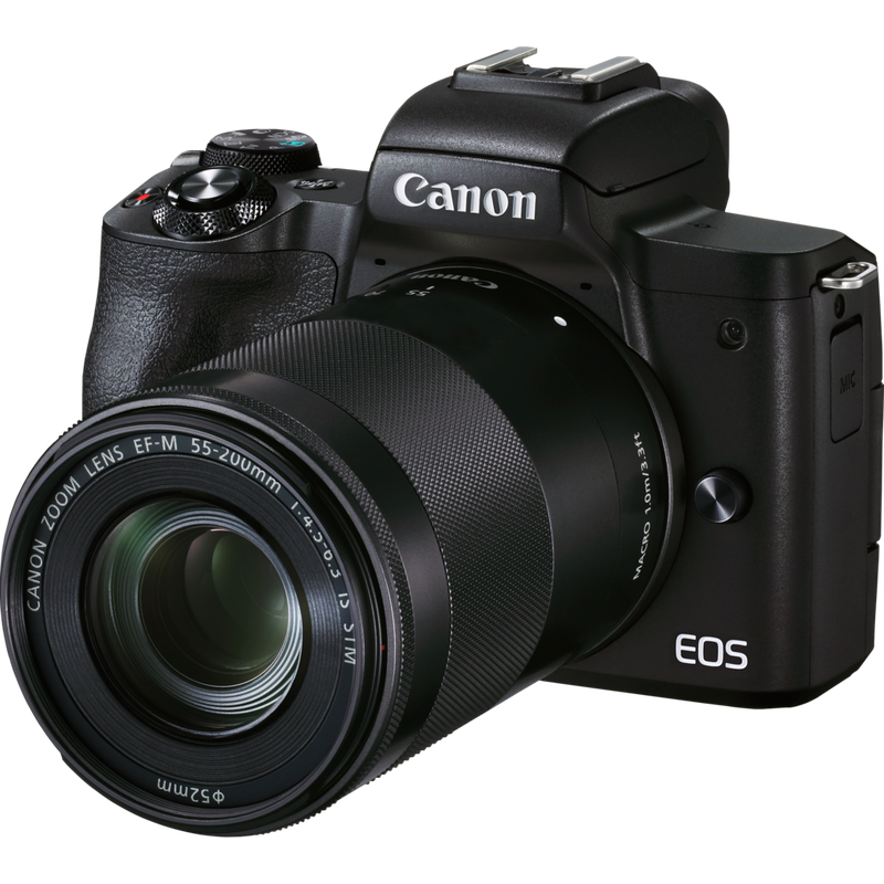 Canon EOS M50 Mark II spiegellose Kamera Gehäuse + EF-M 15-45mm IS STM + EF-M 55-200mm IS STM Produkt Diagonale Ansicht mit dem 55-200mm Objektiv