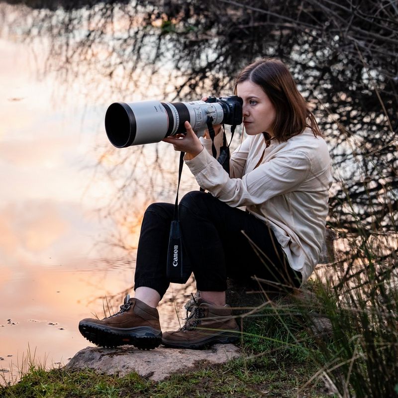 Objektiv Frau nimmt ein Foto auf