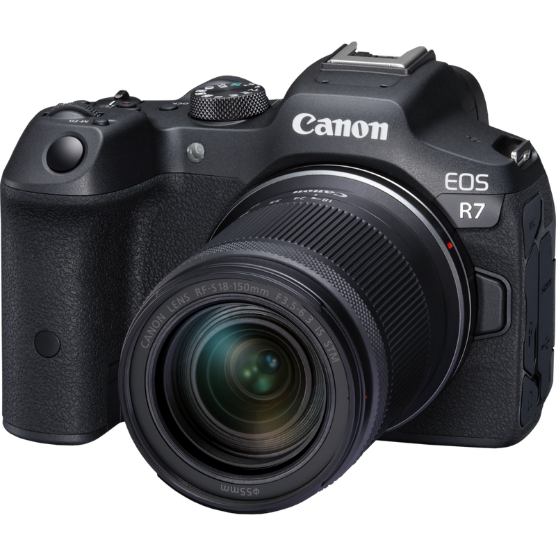 Canon EOS R7 spiegellose Kamera (Gehäuse) + RF-S 18-150mm F3.5-6.3 IS STM Objektiv + RF-S 10-18mm F4.5-6.3 IS STM Objektiv Produkte Schrägansicht mit Objektiv von vorne links
