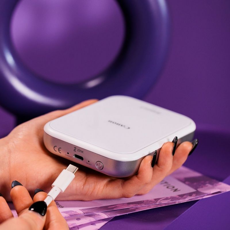 Canon Zoemini 2 tragbarer Farbfotodrucker, weiß + 20 Blatt 5 x 7,6 cm ZINK™ Fotopapier + 10 Blatt 3,3 cm ZINK™ rundes Stickerpapier USB wird an das Produkt angeschlossen