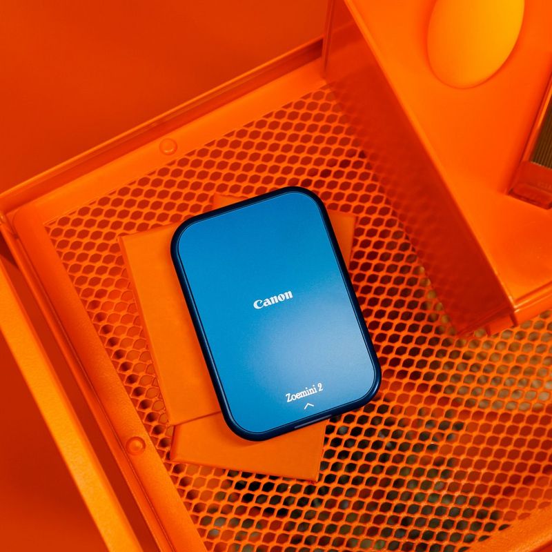 Produkt über einer orangenen Farbeinheit