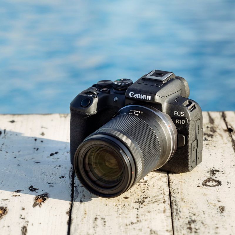 5564C005_RF-S18-150mm-F3.5-6.3-IS-STM_Ambient_05