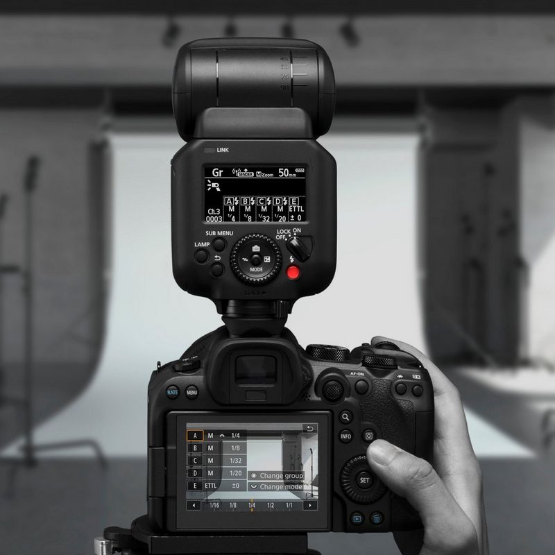 Produkt, das an eine Kamera und ein Stativ angebracht ist