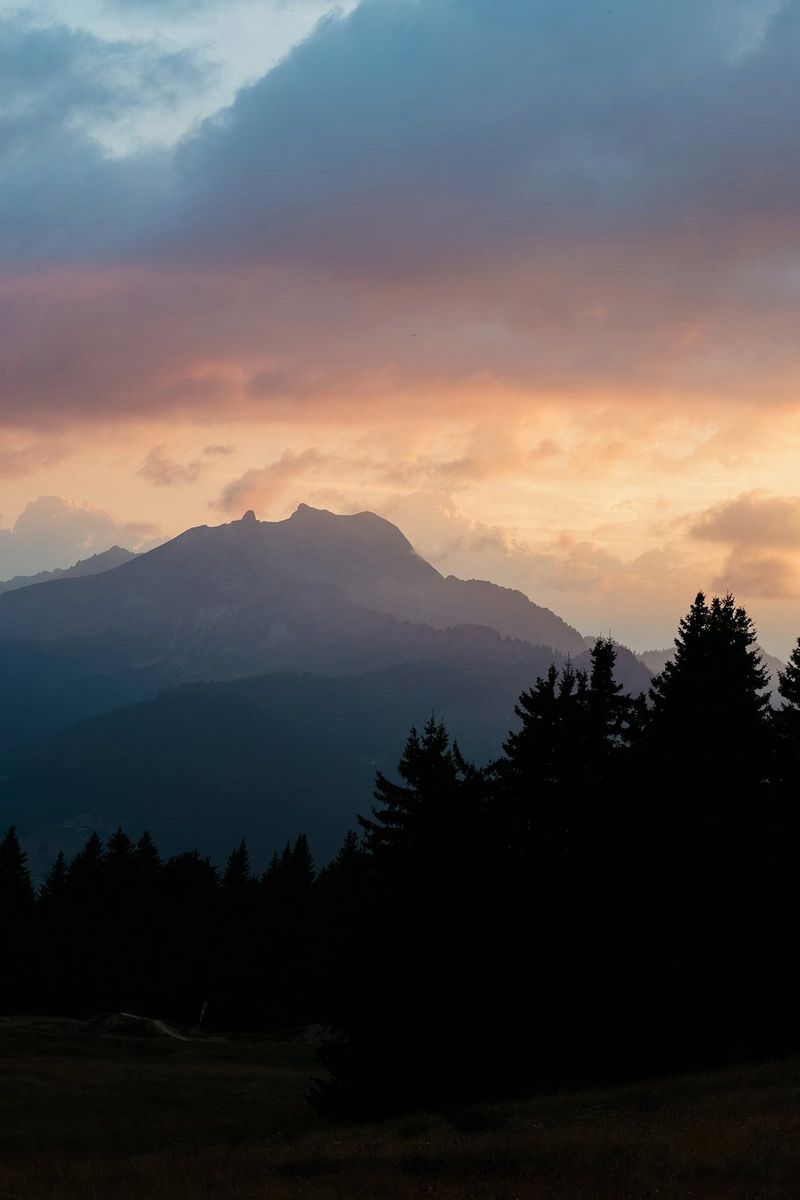  Canon EOS R6 Mark II Mirrorless Camera – Sample Photo of a Sunrise in the Mountains 
