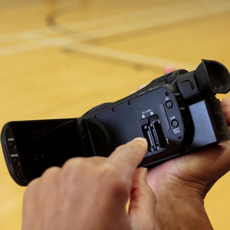 Seitenansicht mit Speicherkarte