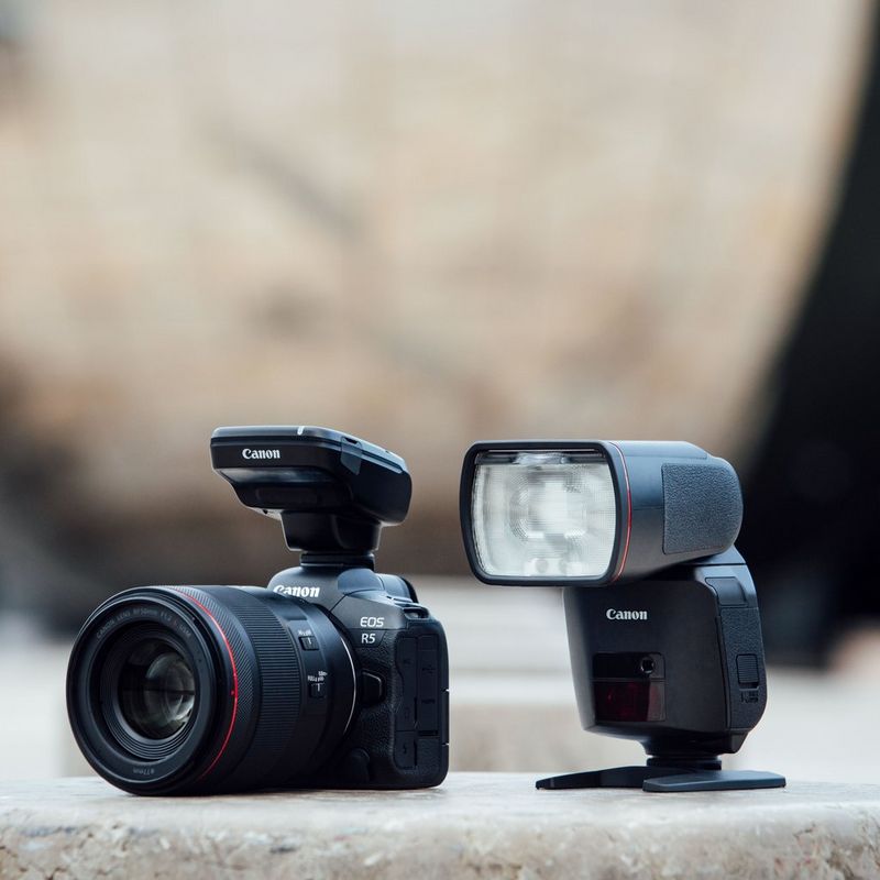 Canon Speedlite Transmitter ST-E3-RT(Ver.2) 0 transmitter attached to a camera and flash besides it