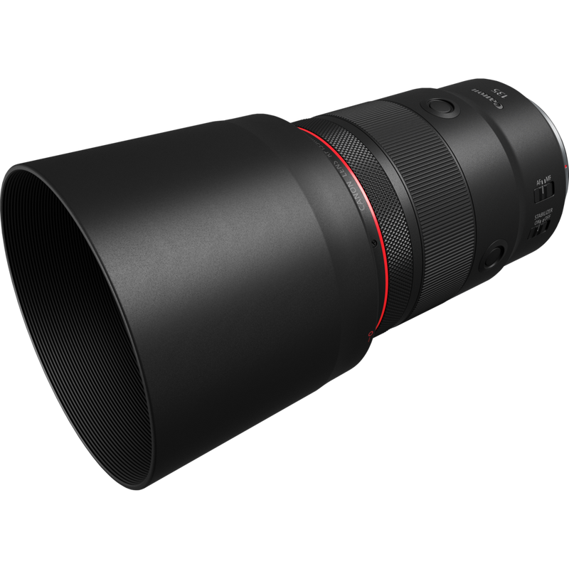 Canon RF 135mm F1.8L IS USM Lens Produkt Ansicht von links mit Streulichtblende