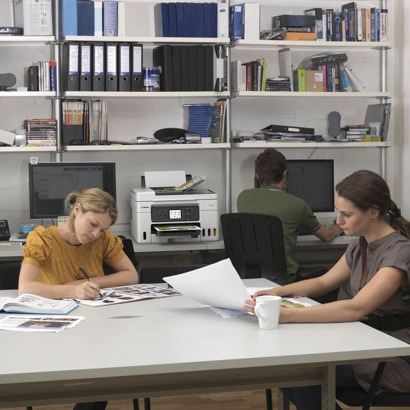 Canon MAXIFY GX4050 MegaTank Farb-Tintenstrahl-Multifunktionssystem mit WLAN und nachfüllbaren Tintentanks Produkt in einem Büro